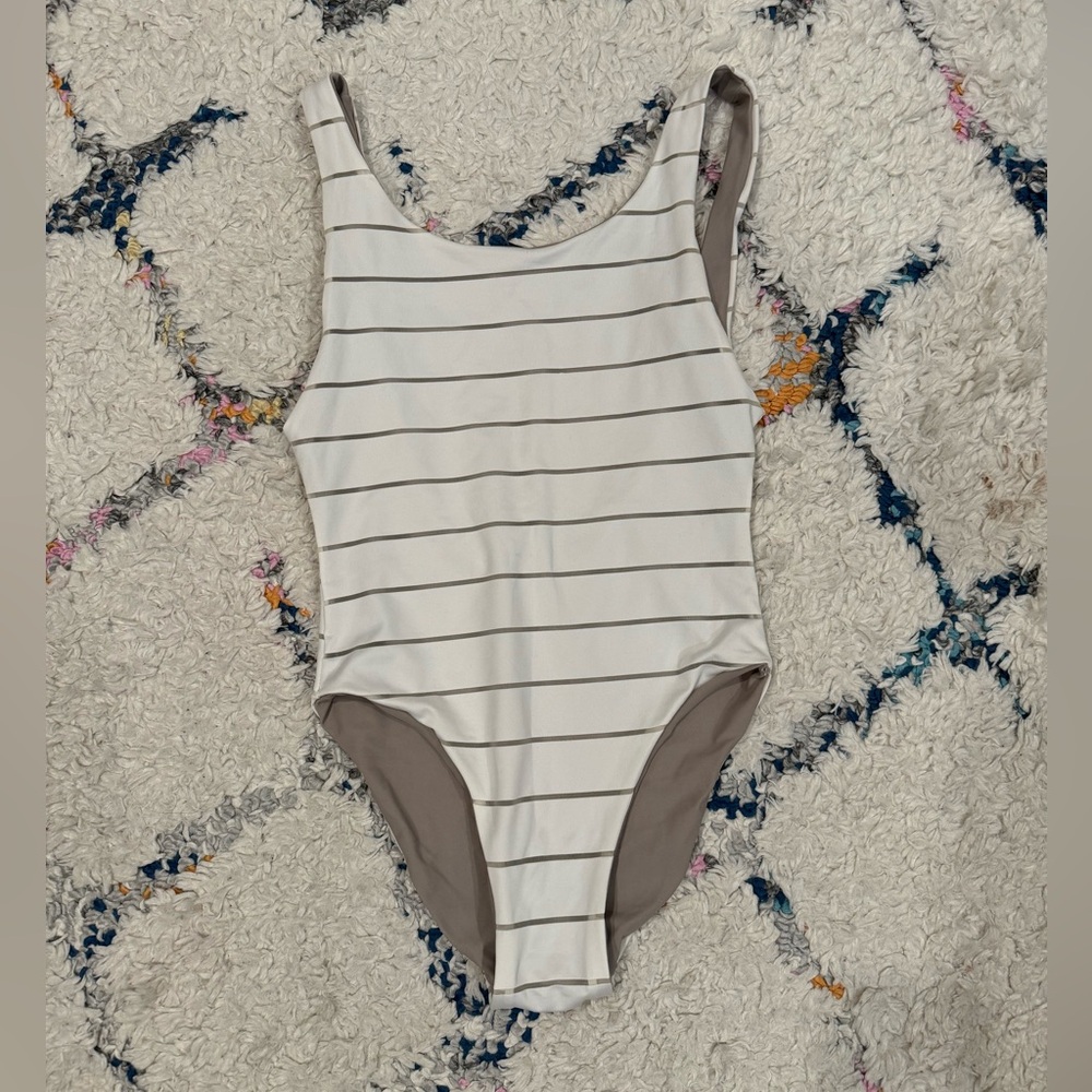 Reversible one piece swimsuit